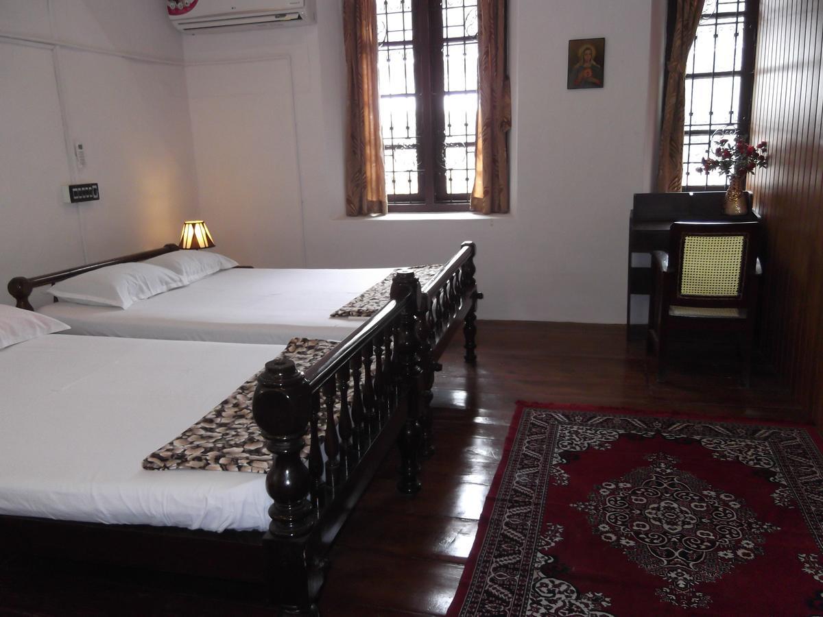 Madeleine Inn Kochi Extérieur photo