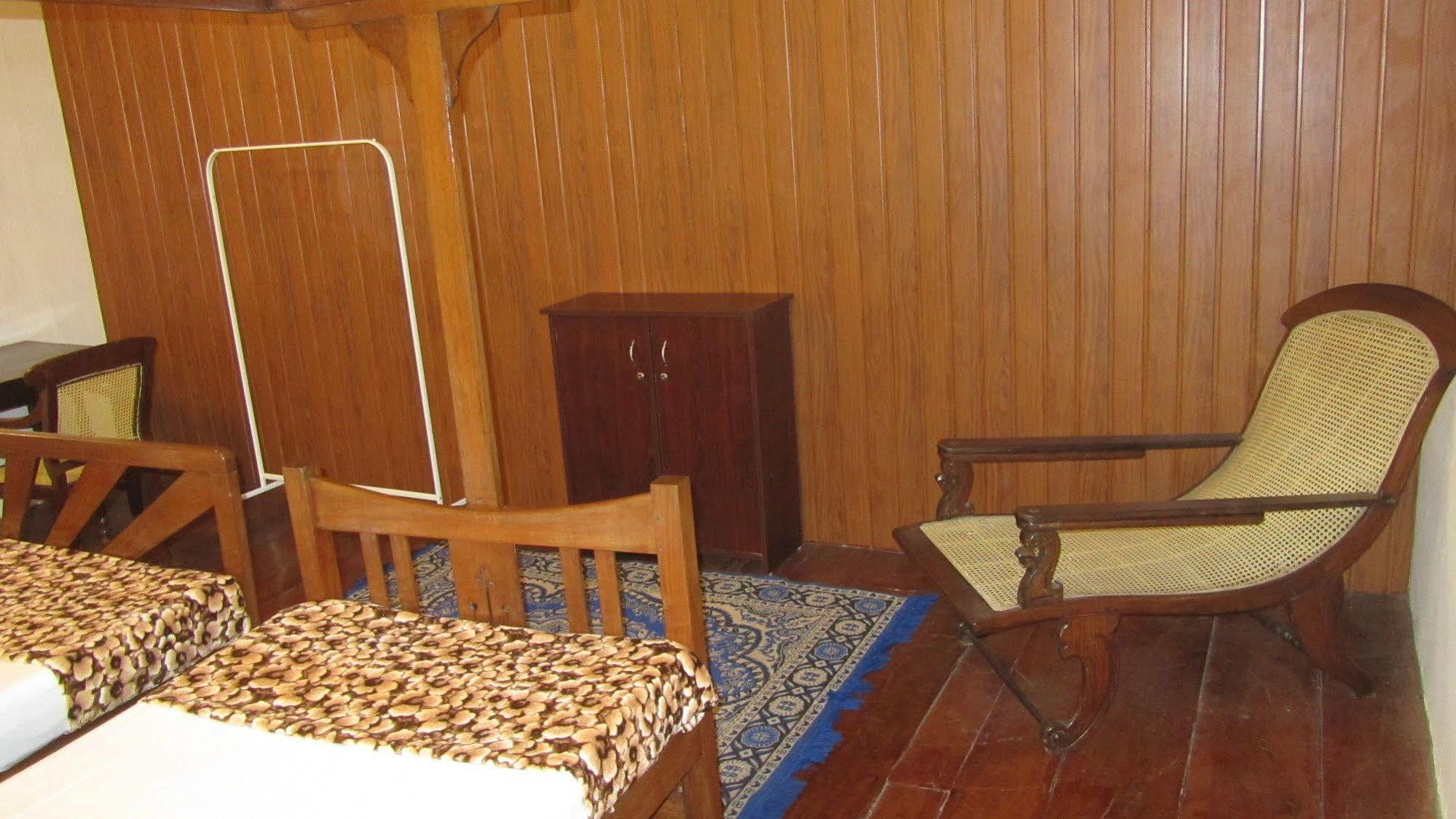 Madeleine Inn Kochi Extérieur photo