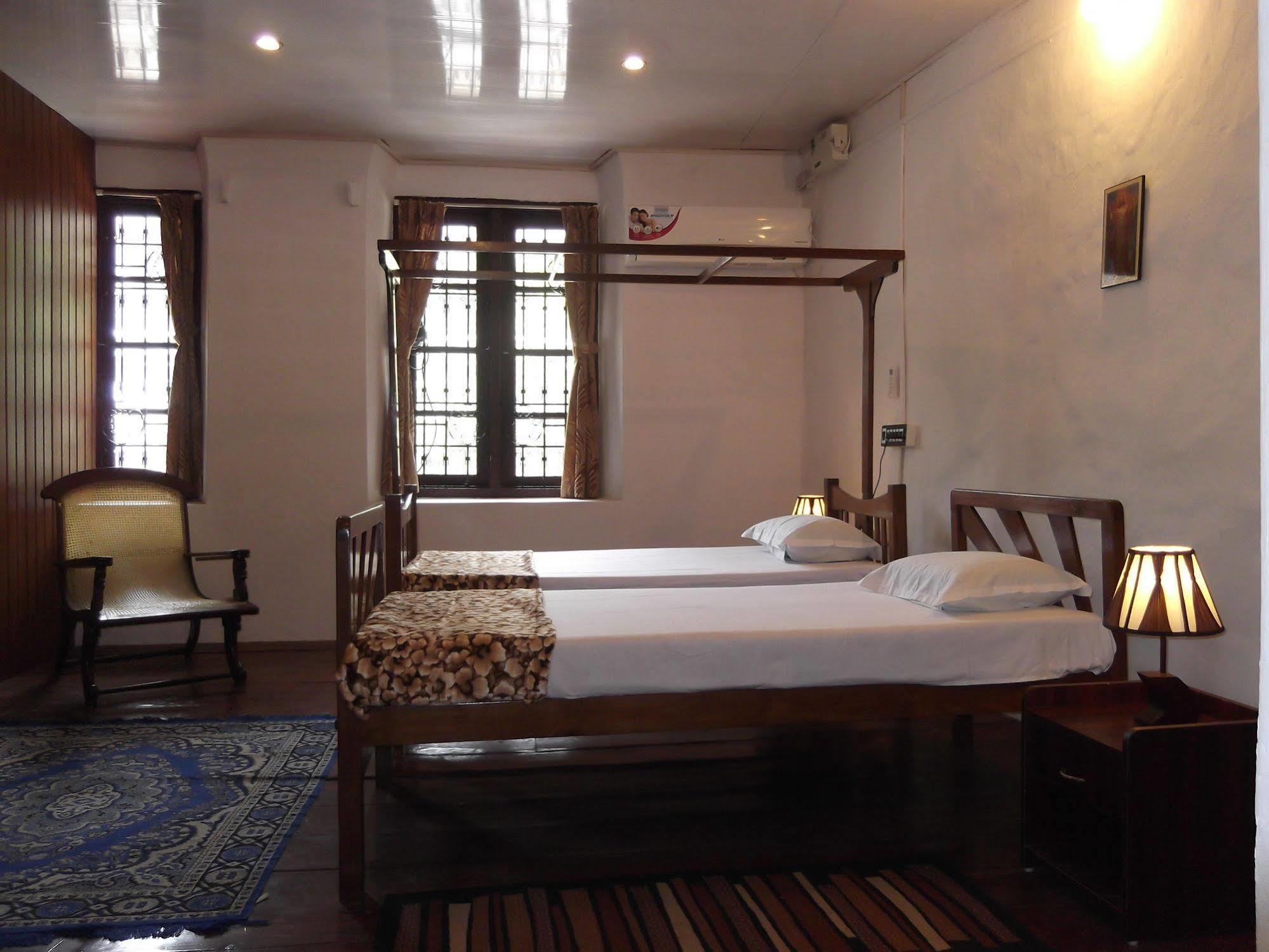 Madeleine Inn Kochi Extérieur photo